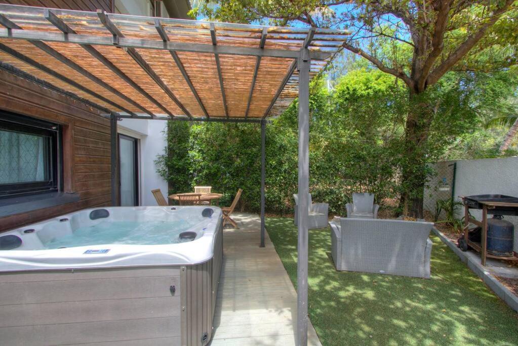 Le Grand Bleu - Jacuzzi - Apt Ла-Салин-ле-Бен Экстерьер фото