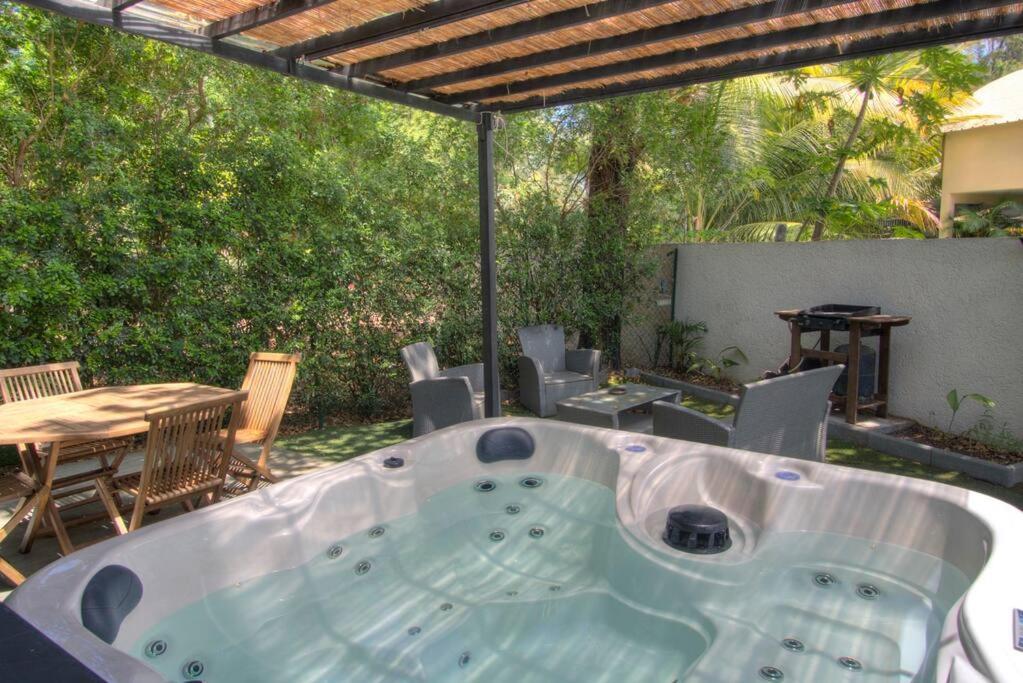 Le Grand Bleu - Jacuzzi - Apt Ла-Салин-ле-Бен Экстерьер фото